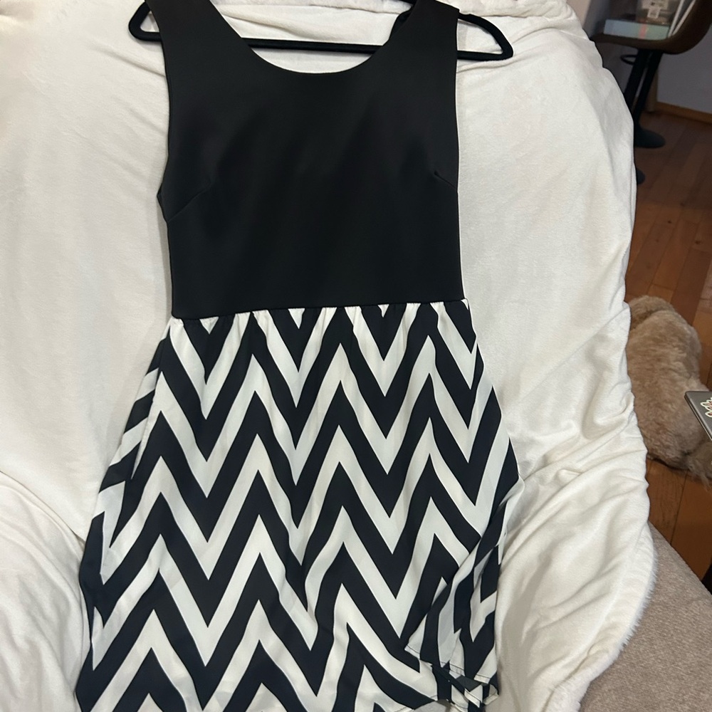 NWT Altar'd State Black and White Chevron Midi Dress